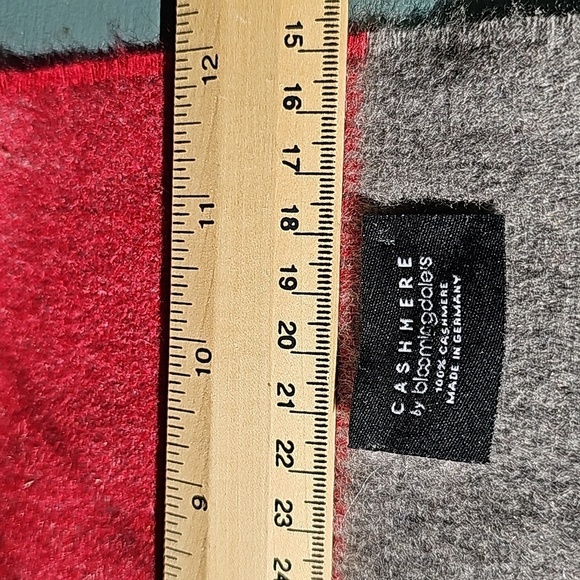 Cashmere scarf by Bloomingdale plaid print. NWOT.made in Germany. With fringe. - Picture 5 of 7